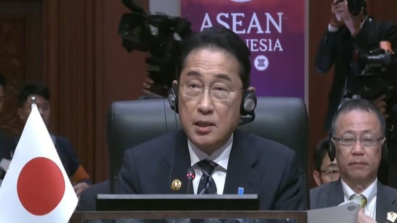 Tangkapan layar - Perdana Menteri (PM) Jepang Fumio Kishida berbicara dalam Pertemuan Puncak (KTT) Ke-26 ASEAN-Jepang di Balai Sidang Jakarta, Rabu (6/9/2023). (ANTARA/Katriana)