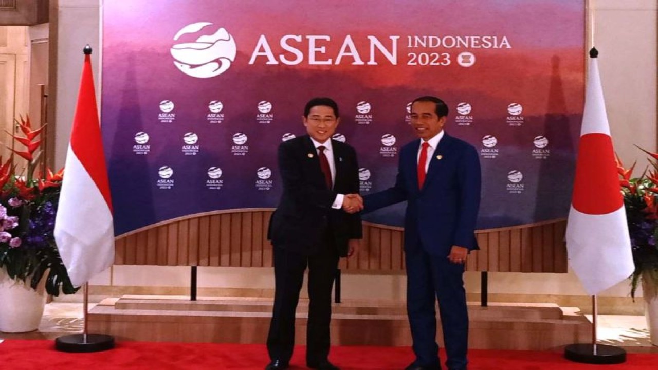 Presiden Joko Widodo saat melakukan pertemuan bilateral dengan Perdana Menteri Jepang Fumio Kishida di Jakarta Convention Center (JCC), Jakarta, Kamis (7/9/2023) petang. ANTARA/Rangga Pandu Asmara Jingga