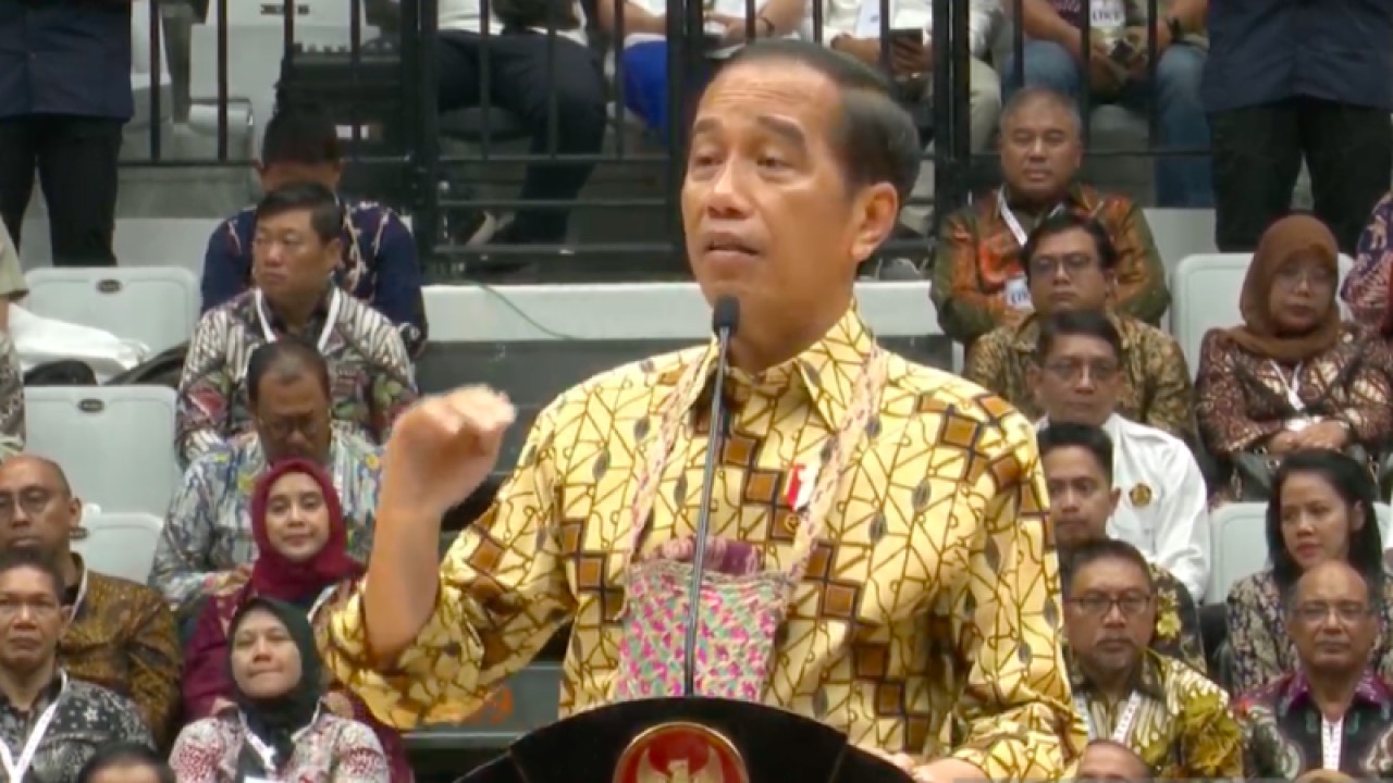 Tangkapan layar - Presiden RI Joko Widodo memberikan sambutan pada Puncak Acara Festival Lingkungan, Iklim, Kehutanan, Energi Baru Terbarukan (LIKE) 2023 di Jakarta, Senin (18/9/2023). (ANTARA/Indra Arief)