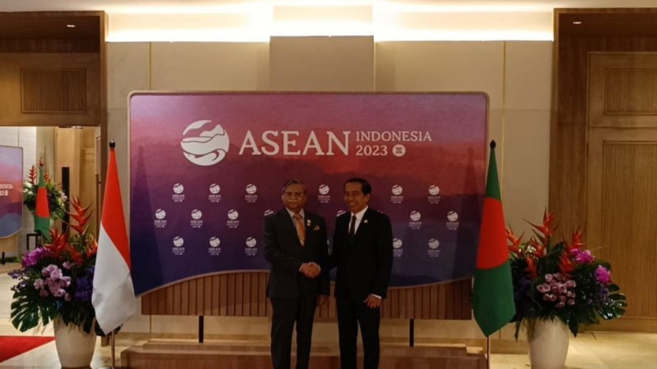 Presiden Joko Widodo melakukan pertemuan bilateral dengan Presiden Bangladesh Mohammed Shahabuddin di Jakarta, Rabu (6/9/2023). ANTARA/Rangga Pandu