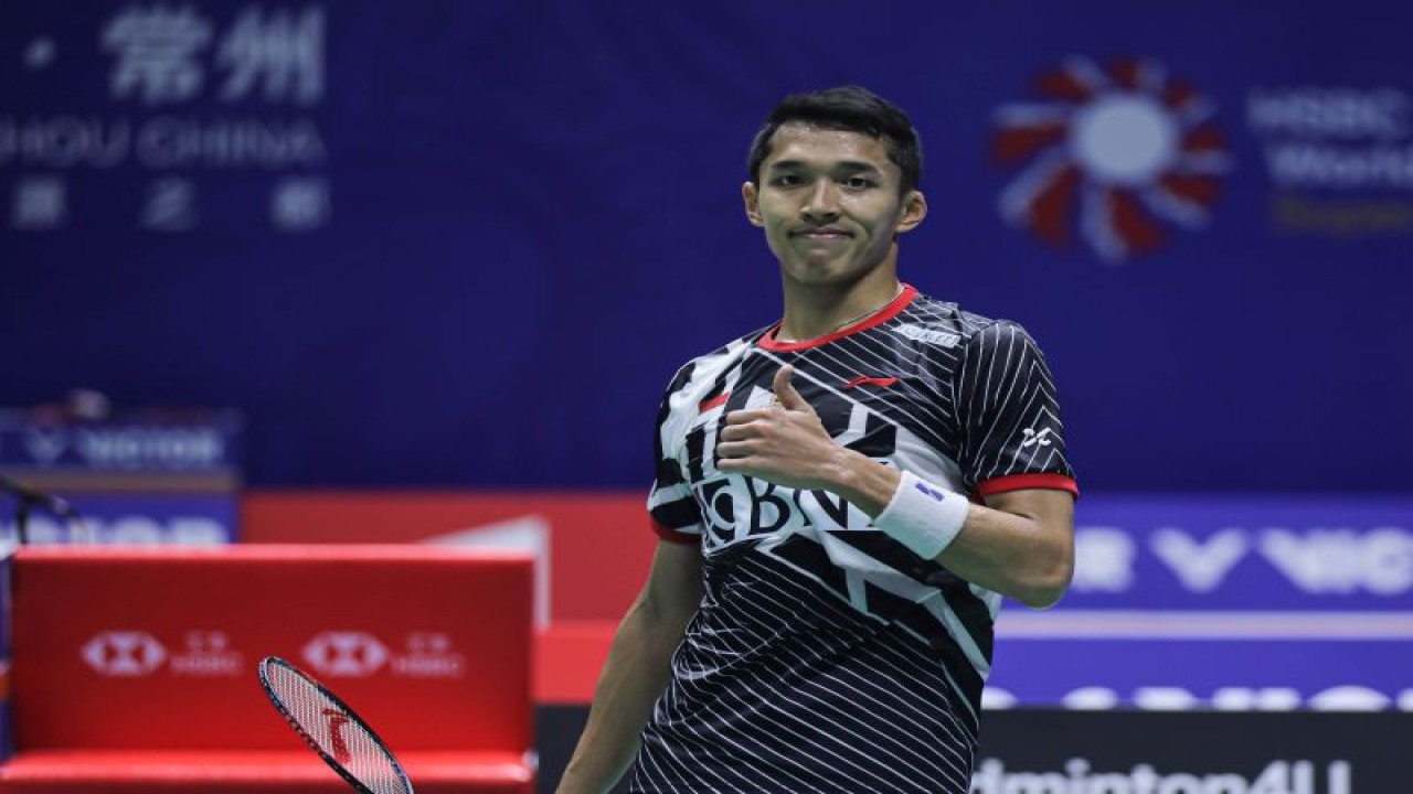 Pebulu tangkis tunggal putra Jonatan Christie melaju perempat final China Open 2023 setelah mengalahkan wakil Kanada Brian Yang di babak 16 besar dengan skor 12-21, 21-15, 21-14 di Changzhou, Kamis. (ANTARA/HO-PP PBSI)