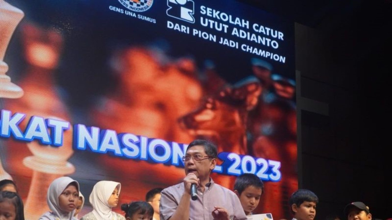 Ketua Umum PB Percasi Utut Adianto saat penutupan acara Festival Catur Pelajar 2023 yang berlangsung di SMAK 1 BPK Penabur Jakarta, Sabtu (16/09/2023). (ANTARA/FAJAR SATRIYO)
