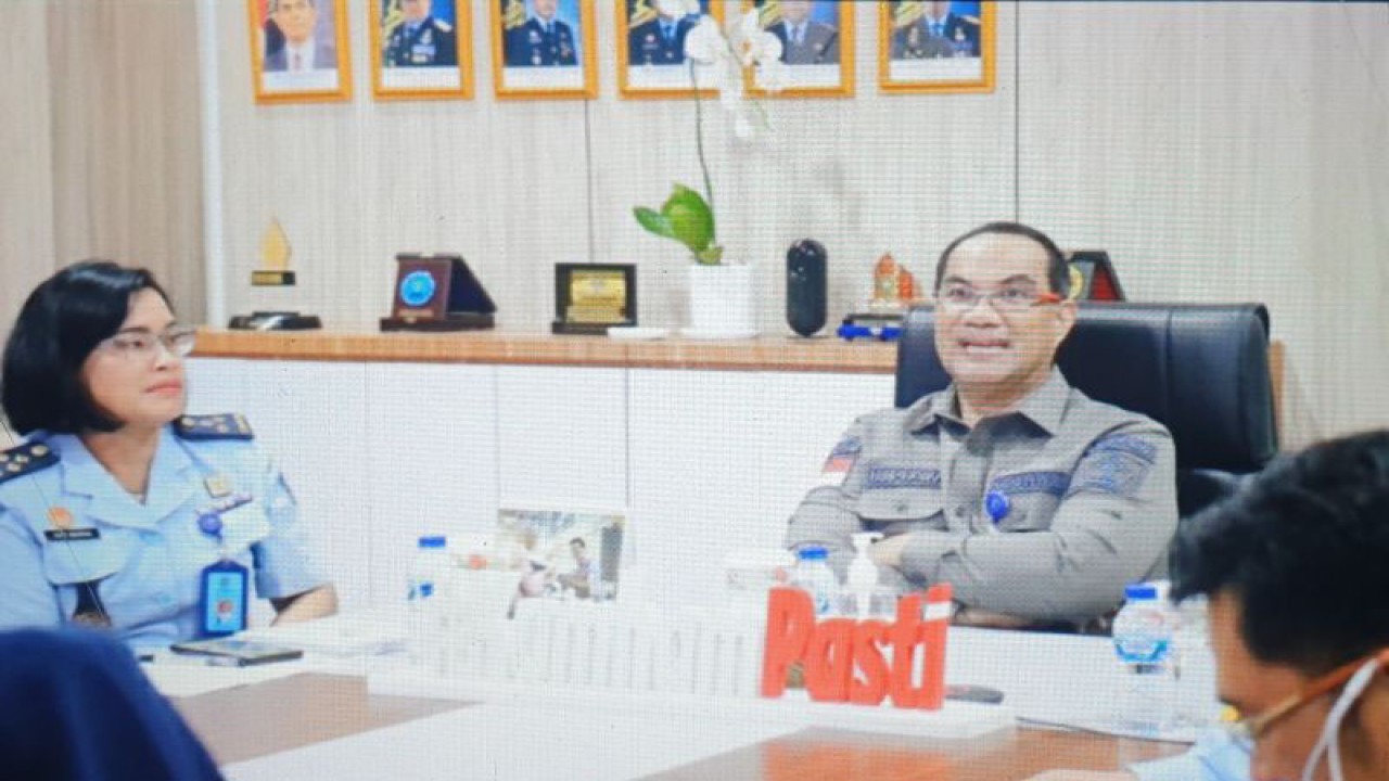 Kakanwil Kemenkumham Sumsel Ilham Dajaya memberikan pengarahan harmonisasi raperda dan raperkada. (ANTARA/HO/Kemenkumham SS/23)