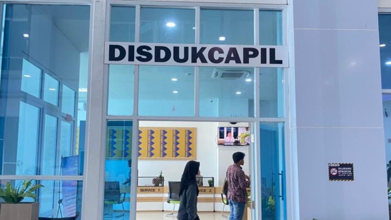 Kantor Disdukcapil Kota Kendari. (Antara/La Ode Muh Deden Saputra)