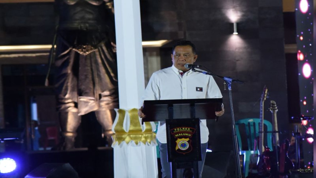 Kapolda Maluku Irjen Pol. Lotharia Latif, di acara malam persatuan SBB. (ANTARA/Winda Herman)