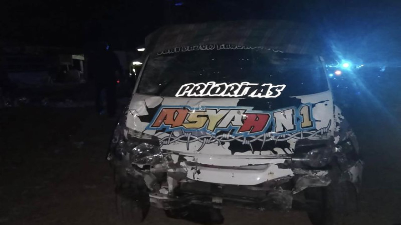 Kendaraan bak terbuka yang terlibat kecelakaan di Kecamatan Pakis, Kabupaten Malang, Jawa Timur, Minggu (24/9/2023). ANTARA/HO-Satlantas Polres Malang