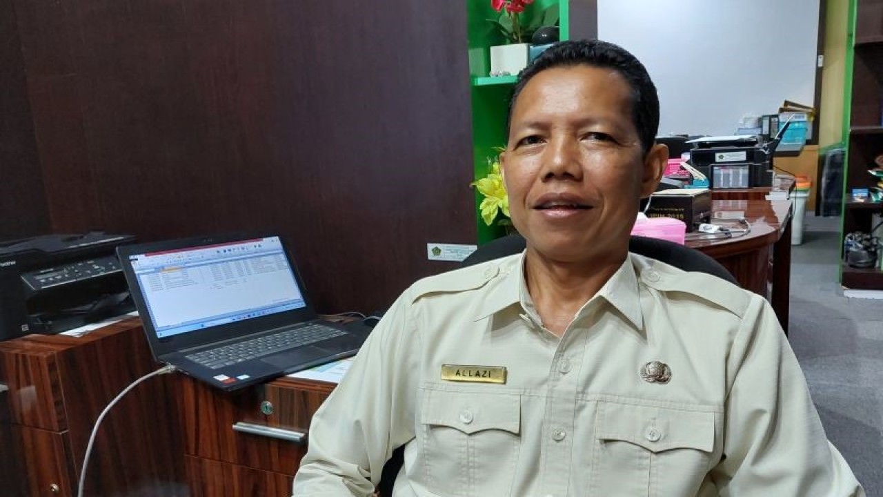 Ketua Tim Pendaftaran dan Dokumen Haji Reguler Kanwil Kemenag Provinsi Bengkulu Allazi, di Bengkulu, Rabu. (27/9/2023) (ANTARA/Boyke Ledy Watra)