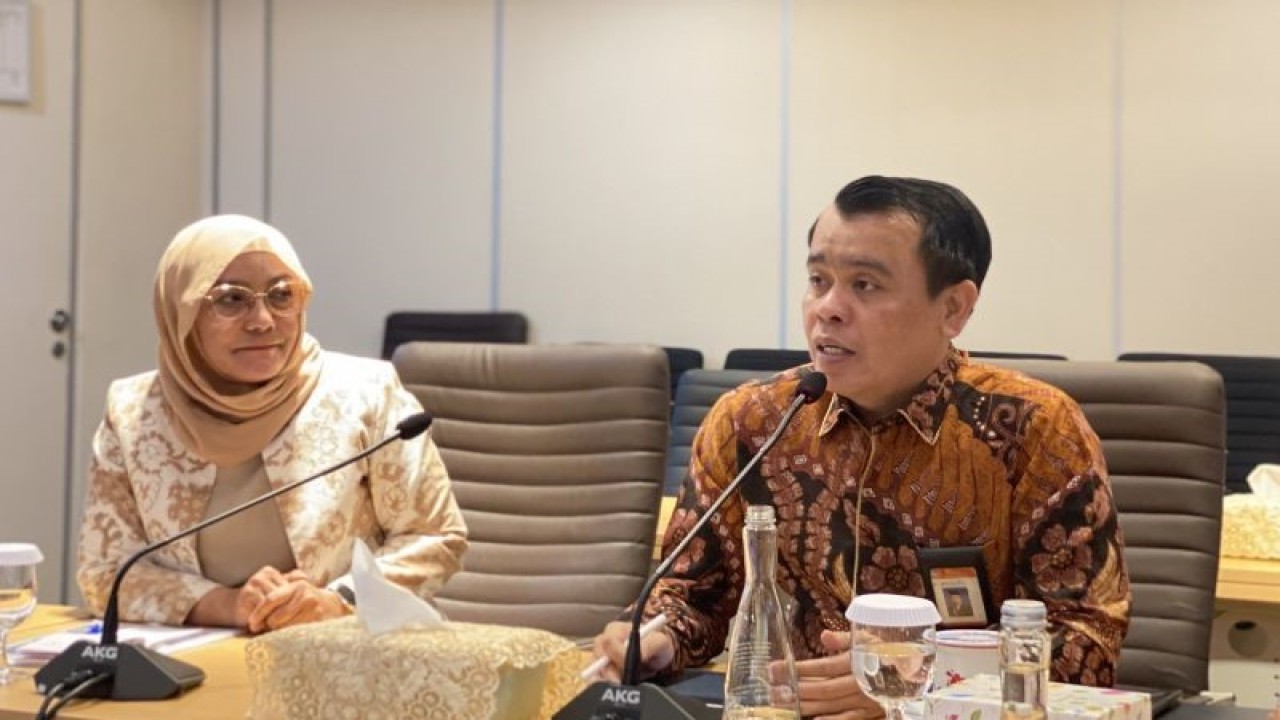 Sekretaris Direktur Jenderal Pendidikan Vokasi Kementerian Pendidikan, Kebudayaan, Riset, dan Teknologi (Kemendikbudristek) Saryadi dalam acara Bincang Coffee Morning oleh Direktorat Jenderal Pendidikan Vokasi Kemendikbudristek di Jakarta, Rabu (13/9/2023). (ANTARA/Astrid Faidlatul Habibah)
