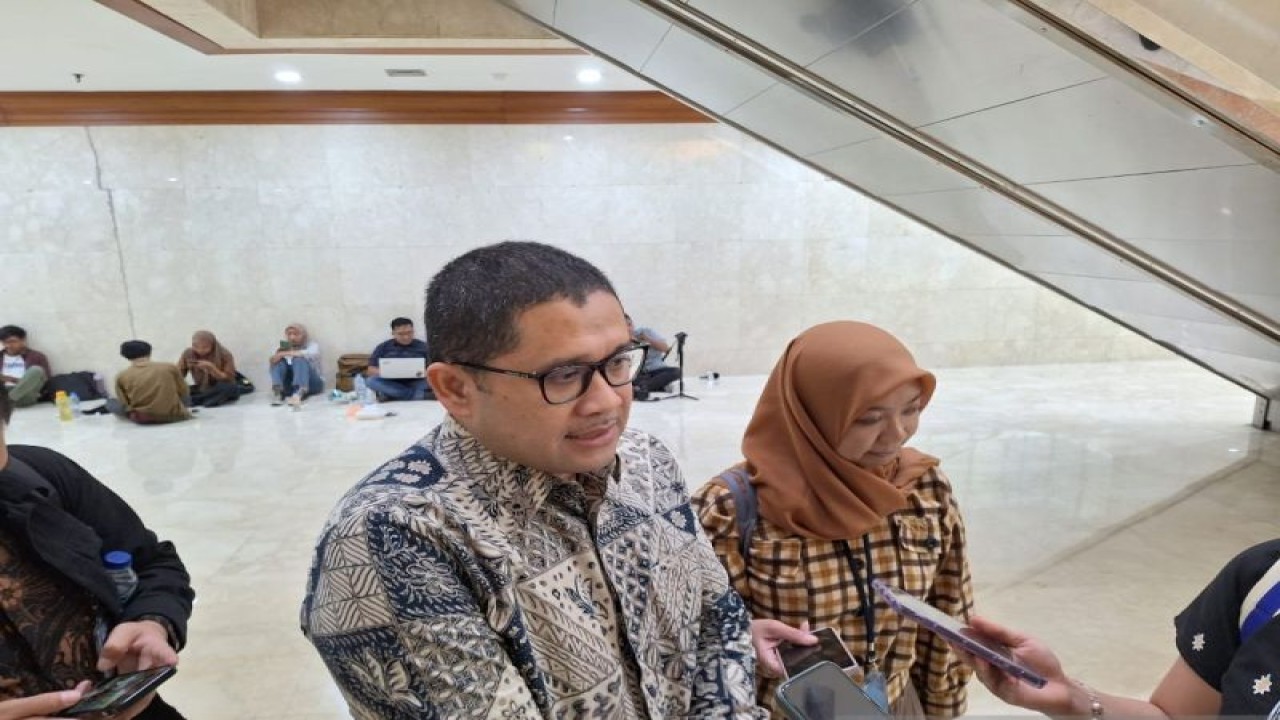 Kepala Badan Kebijakan Fiskal Kemenkeu Febrio Kacaribu saat menyampaikan perubahan asumsi dasar makro dalam RAPBN 2024 seusai rapat Panja bersama Badan Anggaran DPR RI di Jakarta, Selasa (6/9/2023) (ANTARA/Bayu Saputra)