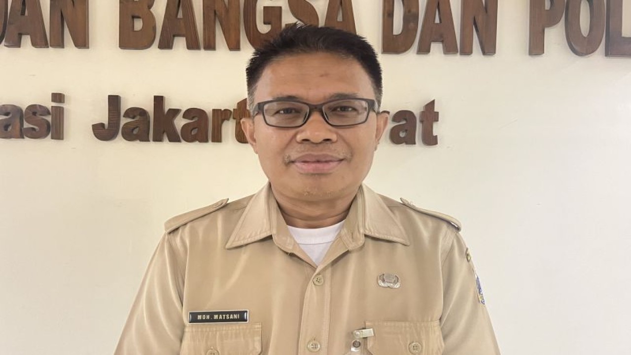 Kepala Suku Badan Kesatuan Bangsa dan Politik Kota Jakarta Barat Mohammad Matsani di Kantor Walikota Jakbar, Senin (11/9/2023). (ANTARA/Putri Hanifa)
