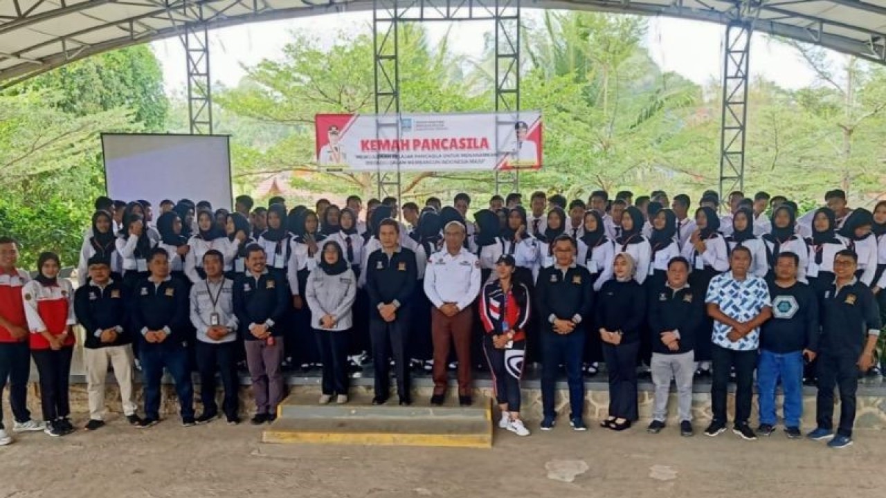 Kesbagpol gelar kemah Pancasila bagi pelajar tingkat SMA dan SMK sederajat yang lolos seleksi Pasukan Pengibar Bendera (Paskibra) Kabupaten Serang Tahun 2023.  (ANTARA/HO-Dokumen Pemkab Serang)