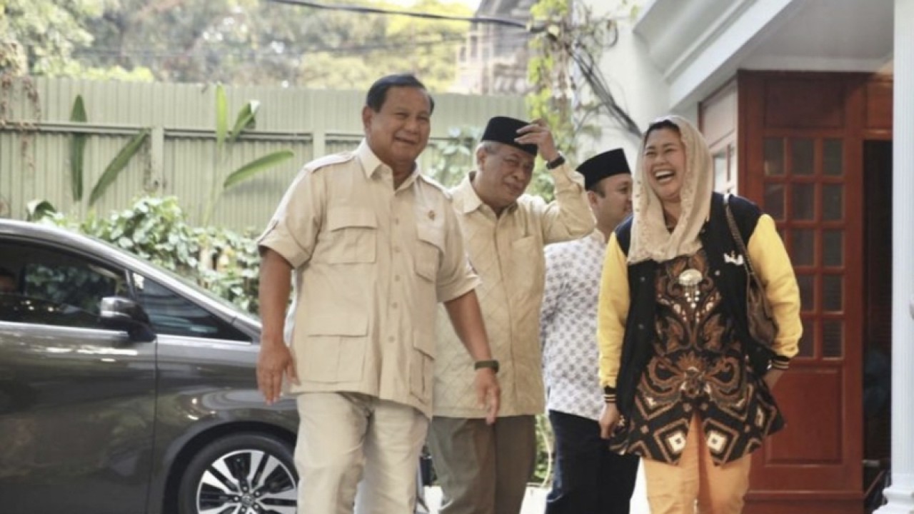 Ketum Partai Gerindra Prabowo Subianto bersama Yenny Wahid