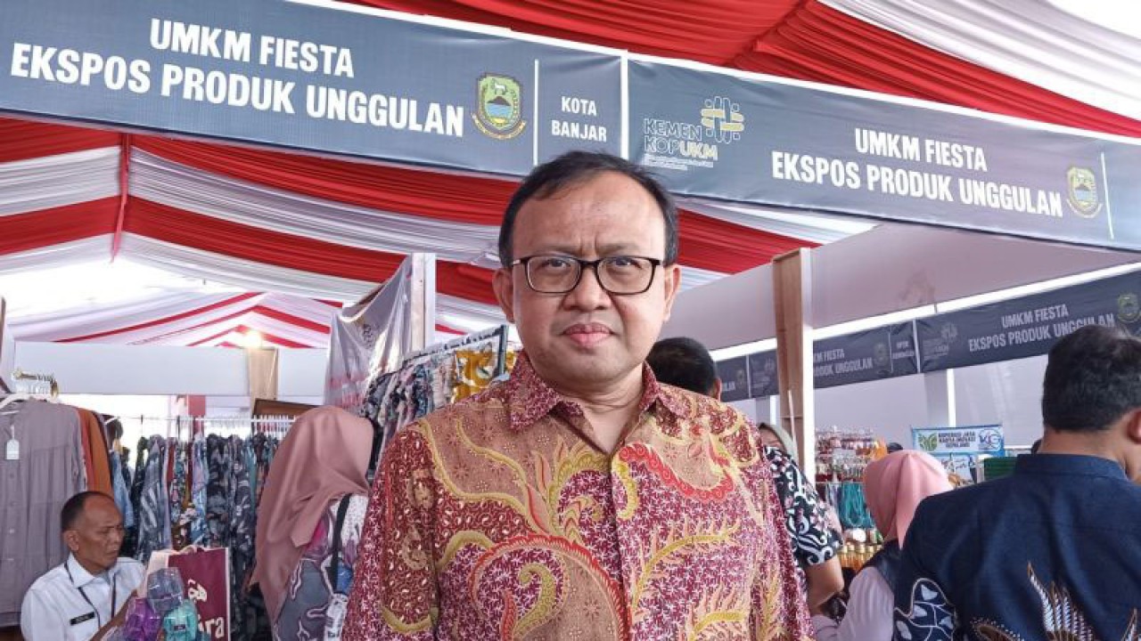 Direktur Ekonomi Digital Ditjen Aptika Kominfo I Nyoman Adhiarna di Kabupaten Kuningan, Jawa Barat, Rabu (27/9/2023). (ANTARA/Fathnur Rohman)
