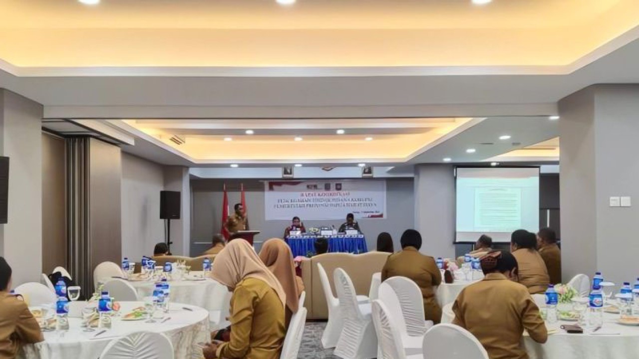 Tim Satuan Tugas (Satgas) Koordinasi dan Supervisi Wilayah V KPK RI menggelar rapat koordinasi dengan seluruh OPD di lingkungan Pemprov Papua Barat Daya, Senin (11/9/2023). ANTARA/Yuvensius Lasa Banafanu.