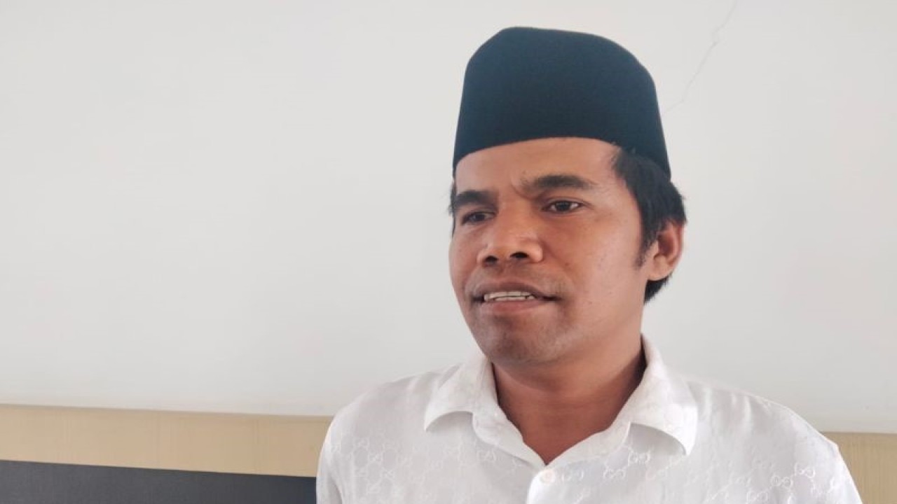Koordinator Divisi Sosialisasi Pendidikan Pemilih Partisi Masyarakat dan Sumber Daya Manusia (SDM) KPU Kota Kendari Arwah. (Antara/La Ode Muh Deden Saputra)