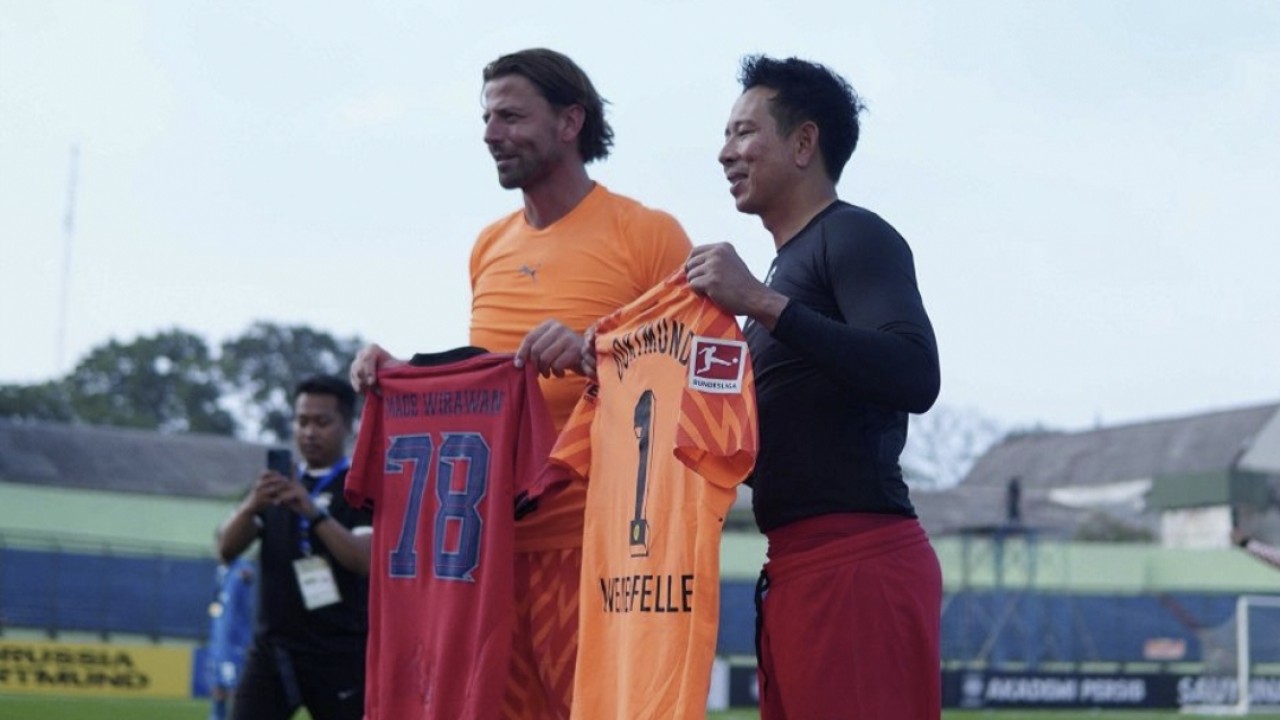 Laga ekshibisi BVB Legend vs Persib Legend