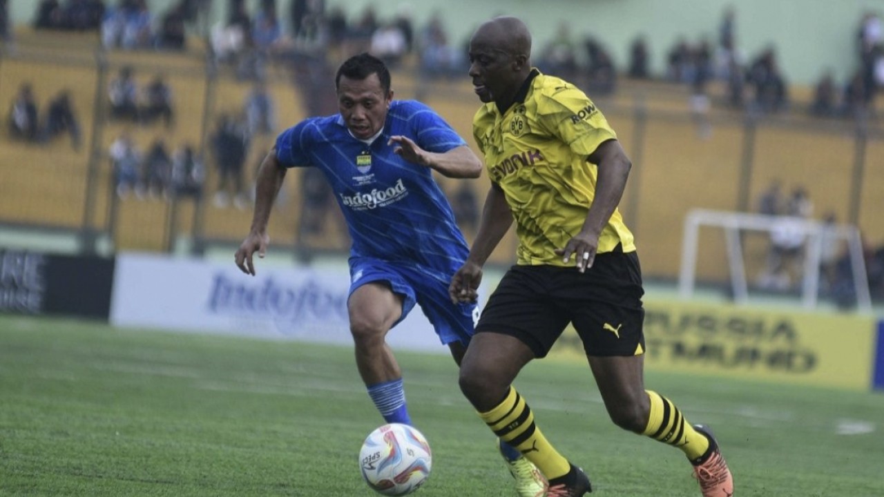 Laga ekshibisi Persib Legend vs BVB Legend