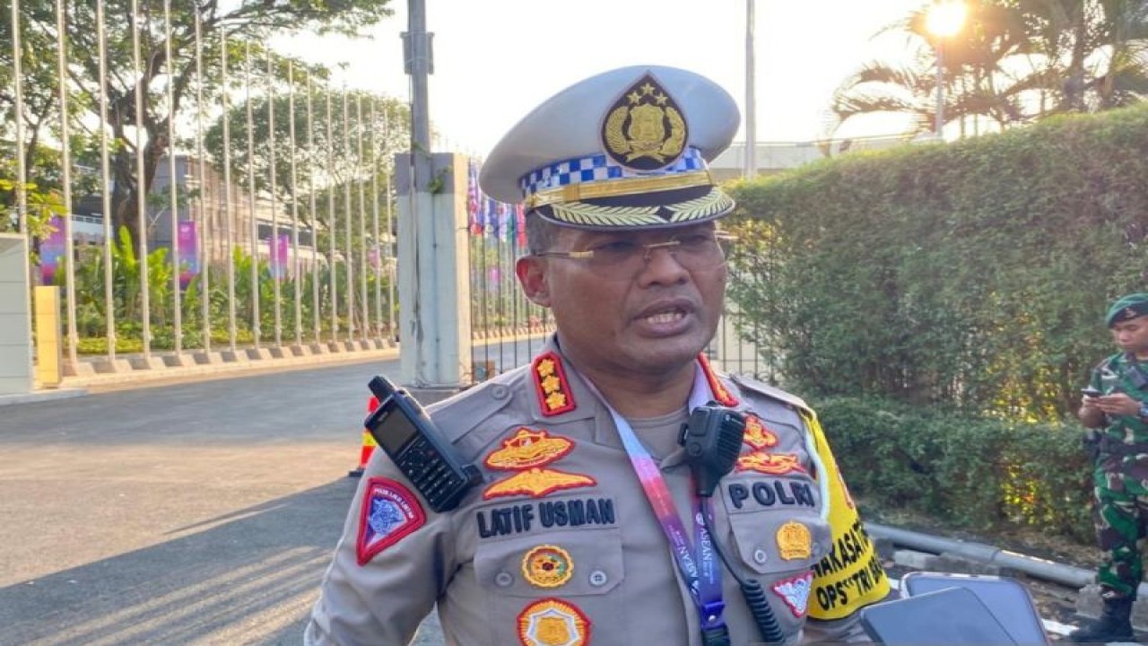 Dirlantas Polda Metto Jaya Kombes Pol Latif Usman saat diwawancarai di Hotel Sultan, Jakarta, Selasa (5/9/2023). ANTARA/Ilham Kausar