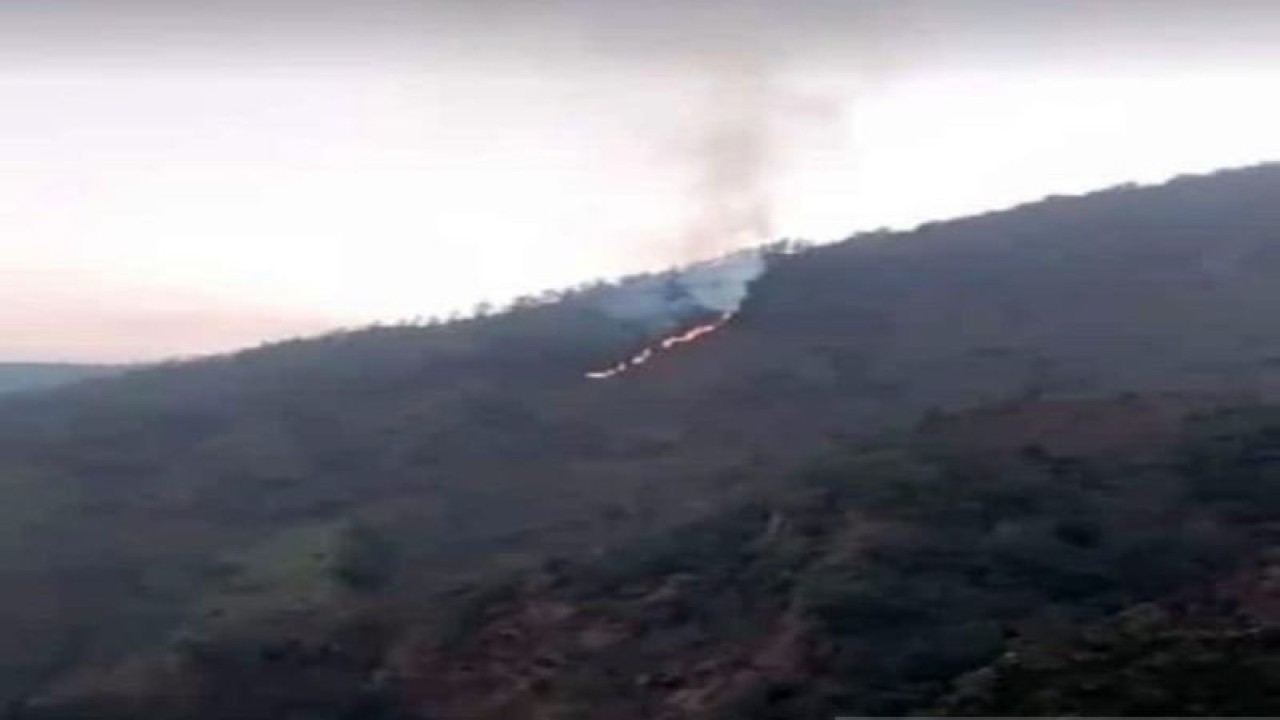Lokasi kebakaran hutan di Lereng Gunung Merbabu terlihat dari Basecamp Rempala tepatnya di Dukuh Wonolelo Desa Ngarong Kecamatan Gladagsari Boyolali, Kamis (21/9/2023) ANTARA/HO- Istimewa.