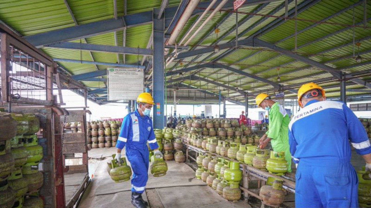Ilustrasi - Pertamina Patra Niaga Regional Sumbagsel memperkuat stok LPG bersubsidi untuk mencegah kelangkaan gas tabung tiga kilogram tersebut. (ANTARA/HO-Humas Pertamina Sumbagsel)