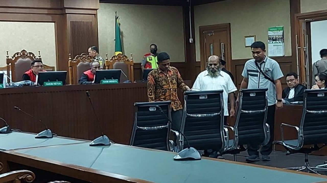 Terdakwa kasus dugaan suap dan penerimaan gratifikasi mantan Gubernur Papua Lukas Enembe hadir dalam sidang pembacaan nota pembelaan atau pledoi, di Pengadilan Tindak Pidana Korupsi (Tipikor) pada Pengadilan Negeri Jakarta Pusat, Kamis (21/9/2023). ANTARA/Fianda Sjofjan Rassat