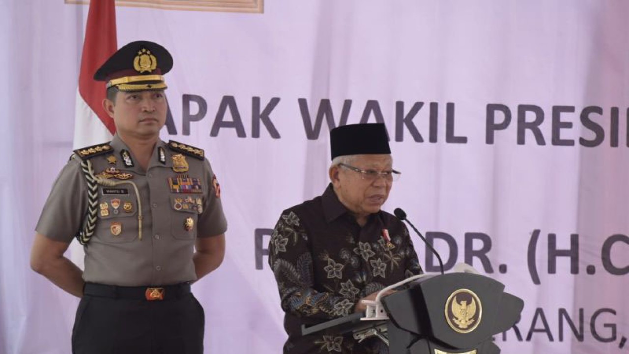 Wakil Presiden Ma'ruf Amin saat meresmikan Pabrik PT Lautan Baja Indonesia, di Kawasan Industri Balaraja, Tangerang, Banten, Jumat (29/9/2023). ANTARA/HO-BPMI Setwapres.