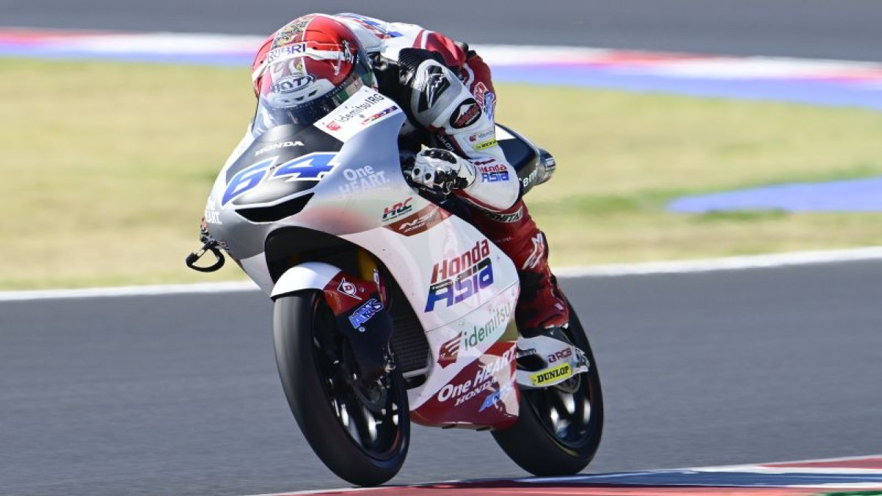 Mario Suryo Aji saat melakoni balapan utama Moto3 San Marino di Sirkuit Misano, Italia, 10 September 2023. (ANTARA/HO/Honda Team Asia)