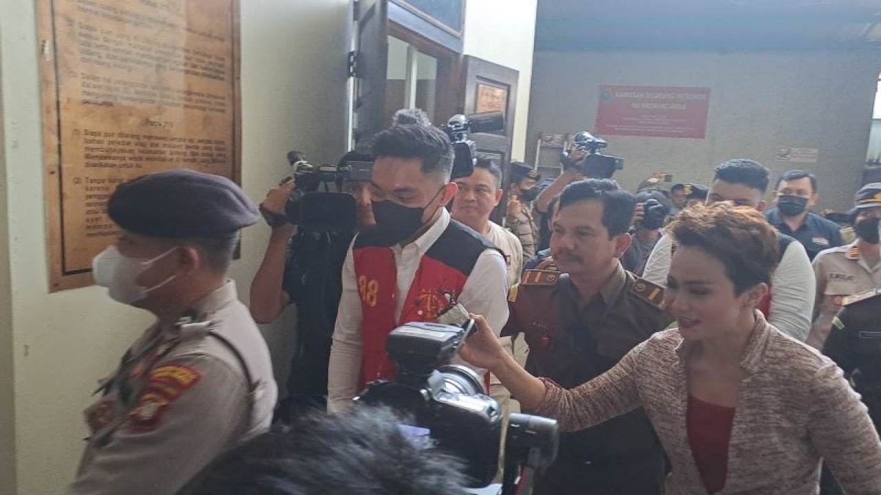 Mario Dandy tiba di PN Jakarta Selatan, Kamis, (7/9/2023). (ANTARA/Aprillio Abdullah Akbar)