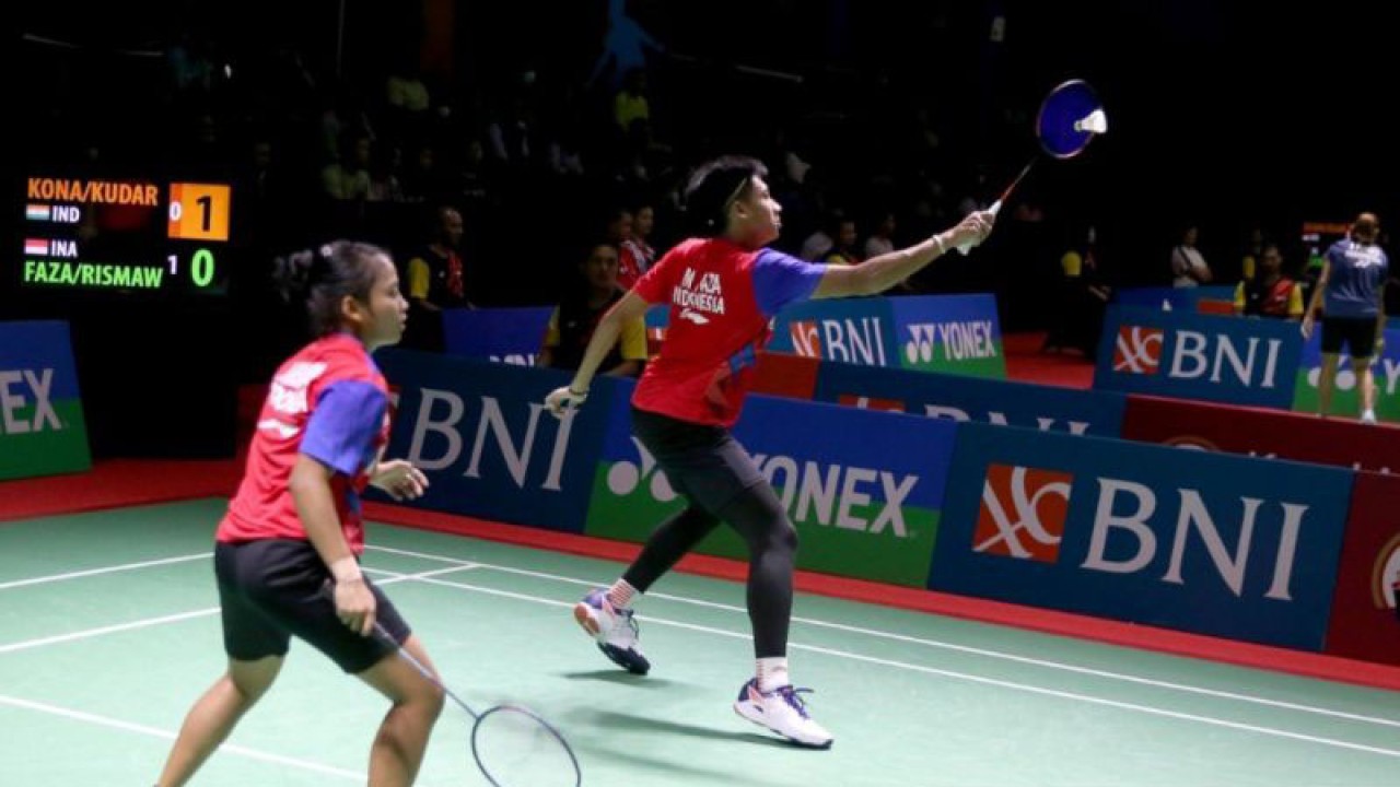 Ganda campuran Indonesia Marwan Faza/Jessica Maya Rismawardani saat berlaga di turnamen bulutangkis BNI Indonesia Masters 2023 (ANTARA/Juraidi)