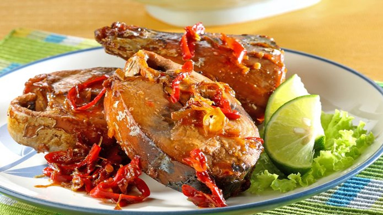 Masak ikan tongkol bumbu iris