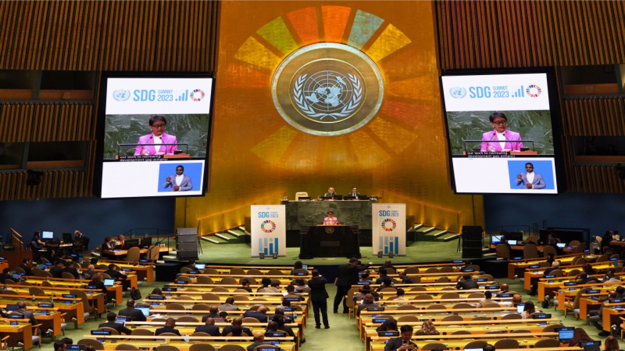 Menteri Luar Negeri RI Retno Marsudi menyampaikan pernyataan nasional Indonesia pada Konferensi Tingkat Tinggi Tujuan Pembangunan Berkelanjutan (SDGs Summit) di Markas Besar PBB di New York, Amerika Serikat pada Senin (18/9/2023). (ANTARA/HO-Kemlu RI)