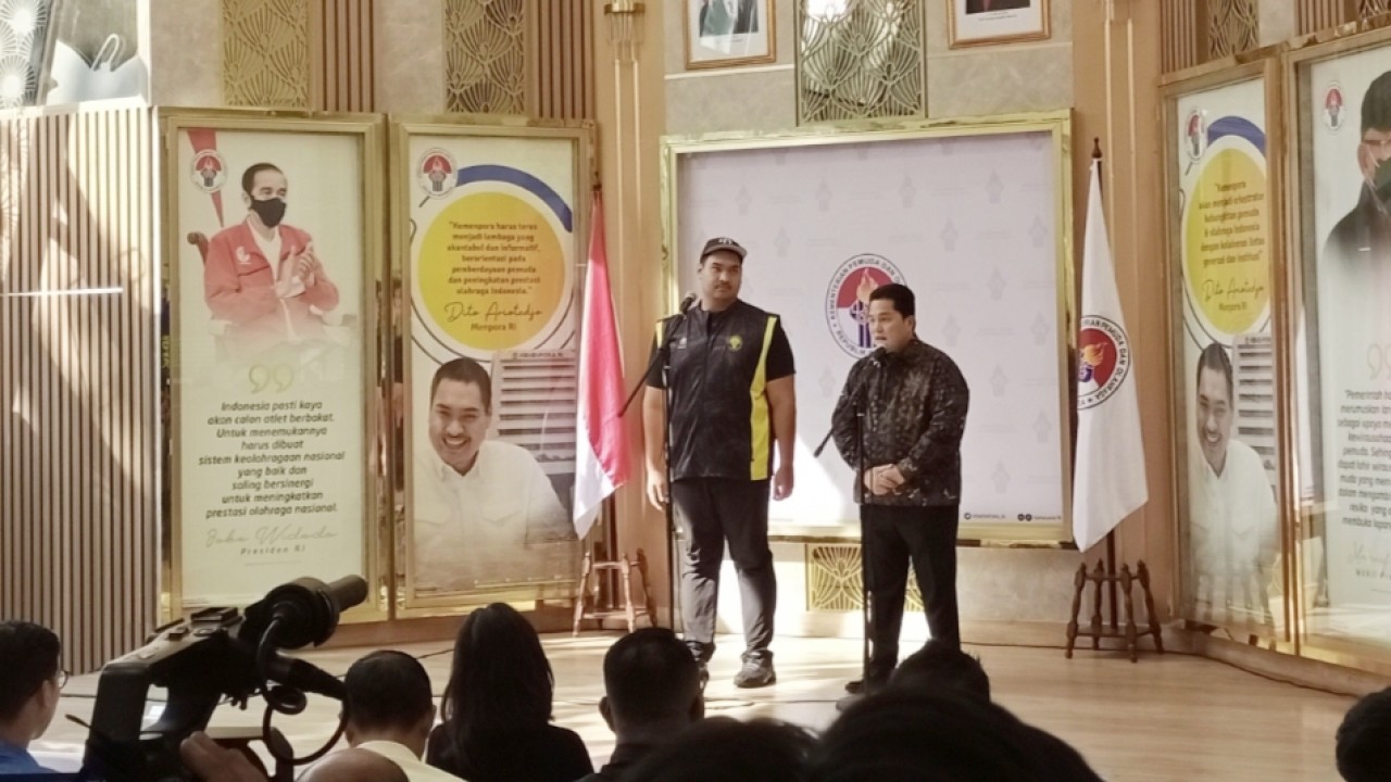 Menpora Dito Ariotedjo bersama Ketum PSSI Erick Thohir