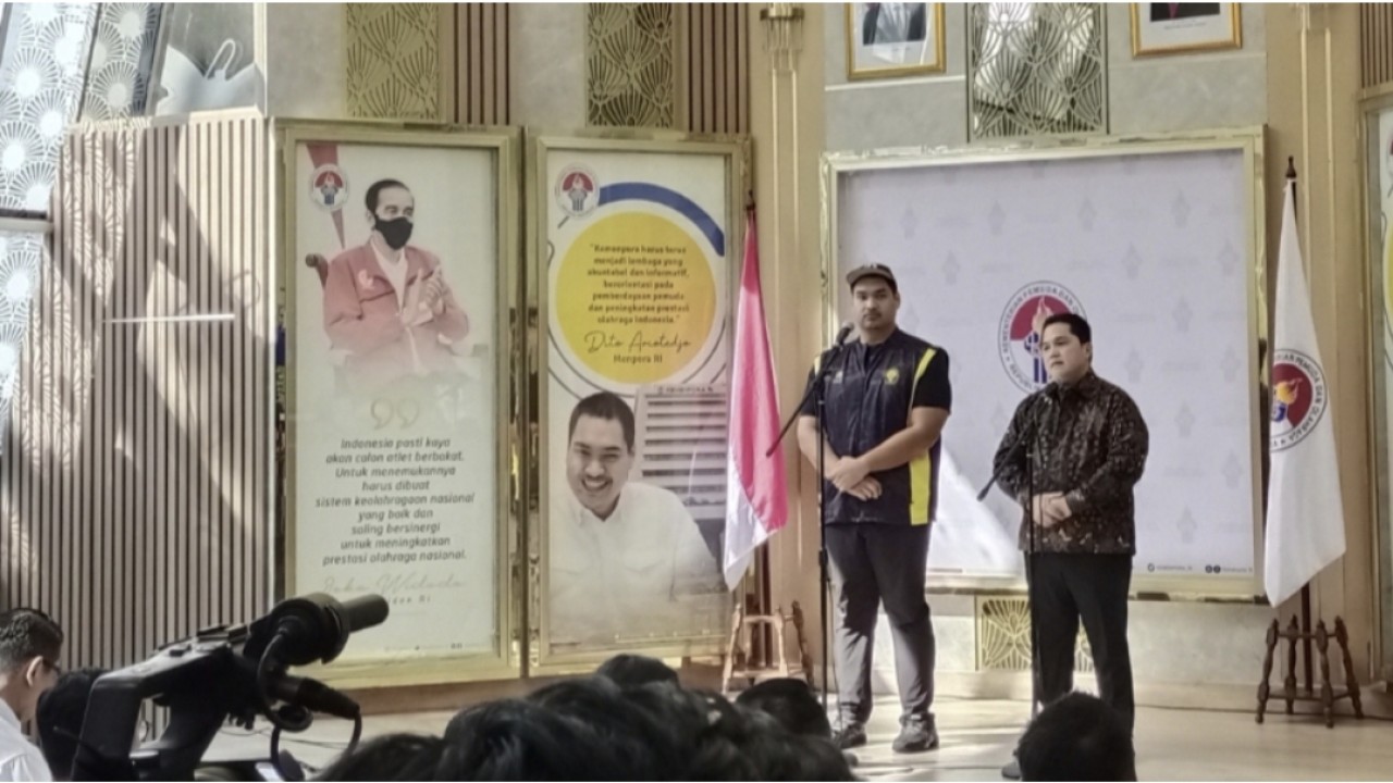 Menpora Dito Ariotedjo bersama Ketum PSSI Erick Thohir