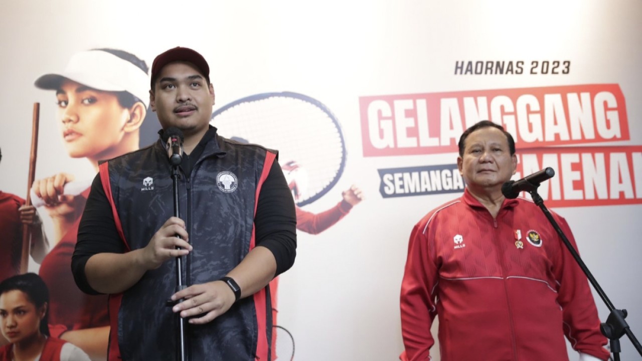 Menpora Dito Ariotedjo bersama Menhan Prabowo Subianto