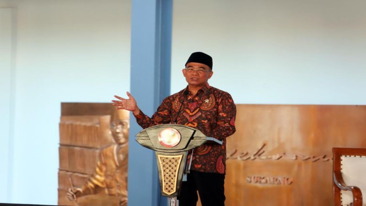 Menteri Koordinator Bidang Pembangunan Manusia dan Kebudayaan (Menko PMK) Muhadjir Effendy. (FOTO ANTARA/HO-Kemenko PMK)