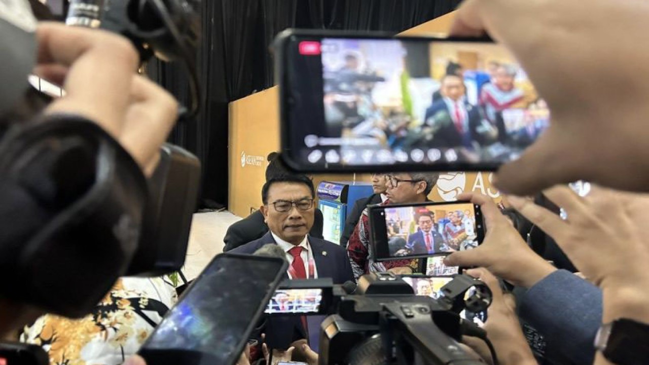 Kepala Staf Kepresidenan RI Moeldoko saat menyampaikan keterangan kepada wartawan di Media Center KTT Ke-43 ASEAN di Jakarta Convention Center (JCC), Senayan, Jakarta, Selasa (5/9/2023). ANTARA/Rangga Pandu Asmara Jingga