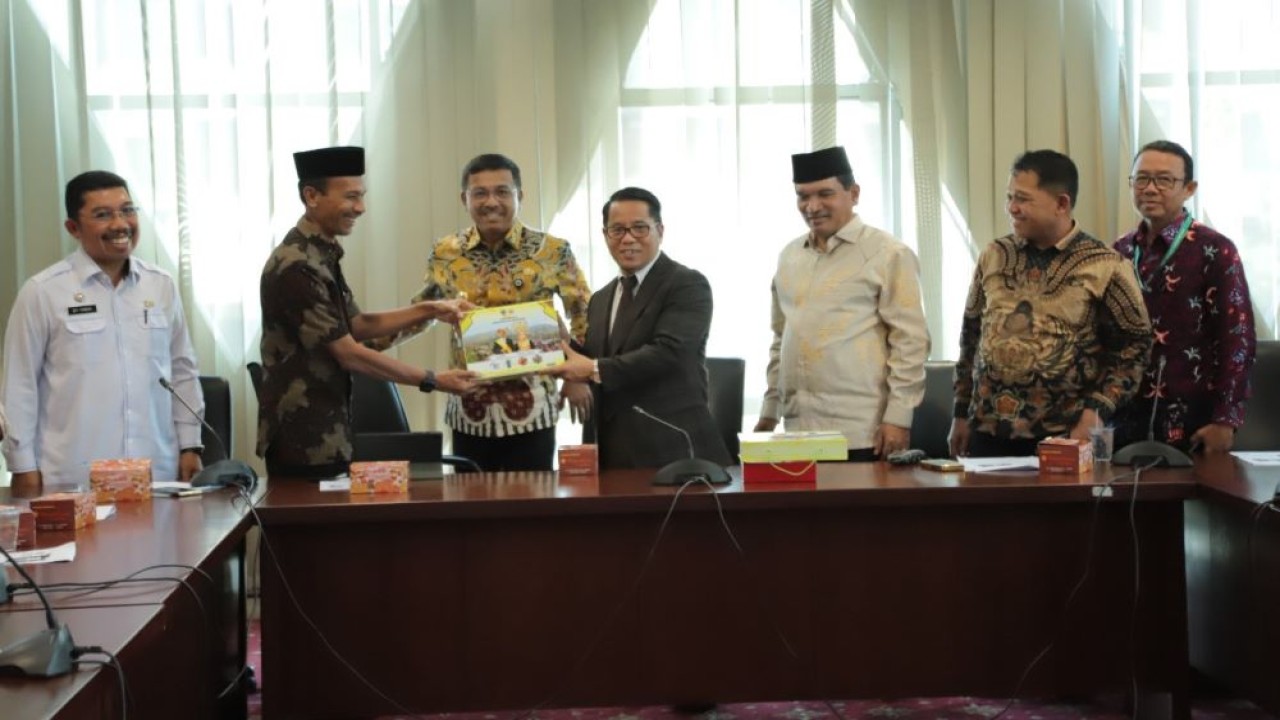 Direktorat Jenderal Bimbingan Masyarakat (Dirjen Bimas) Islam Kamaruddin Amin mengusulkan agar juara Musabaqah Tilawatil Qur'an (MTQ) bisa diangkat menjadi Pegawai Negeri Sipil (PNS). (Istimewa/Kemenag)