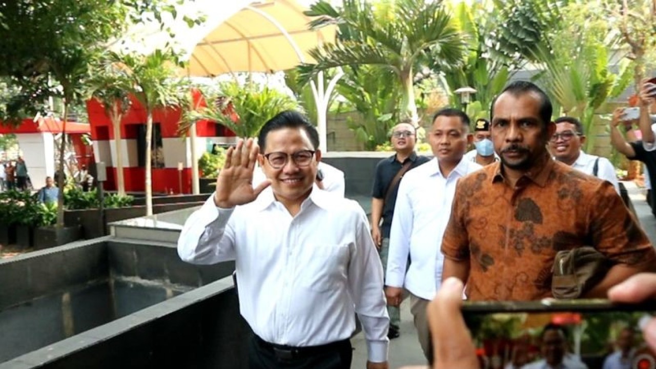 Muhaimin Iskandar memenuhi panggilan penyidik KPK untuk diperiksa sebagai saksi kasus dugaan korupsi pengadaan sistem proteksi tenaga kerja Indonesia di lingkungan Kementerian Tenaga Kerja, Kamis (7/9/2023). ANTARA/Fianda Sjofjan Rassat