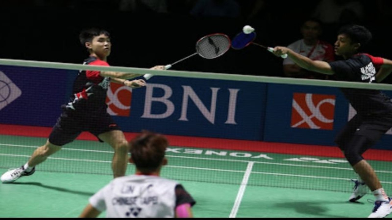 Pasangan ganda putra Indonesia Muhammad Al Farizi/Nikolaus Joaquin saat berlaga pada turnamen bulutangkis BNI Indonesia Masters 2023. (ANTARA/HO)