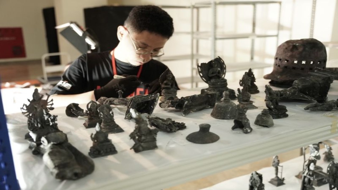Beberapa arca koleksi Museum Nasional pascakebakaran saat ini sudah berada di dalam rak penyimpanan sementara di Museum Nasional, Jakarta, Rabu (20/9/2023). ANTARA/HO-Kemendikbudristek