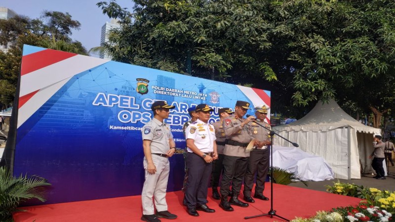 Wakil Kapolda Metro Jaya Brigjen Pol Suyudi Ario Seto saat memberikan keterangan pers usai acara Apel Gelar Pasukan Operasi Zebra Jaya Tahun 2023 di Jakarta, Senin (18/09/2023). (ANTARA/Agatha Olivia Victoria)