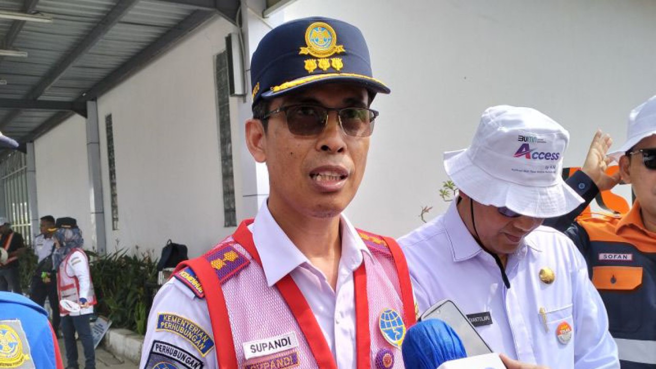 Kepala Balai Teknik Perkeretaapian Kelas II Padang Supandi saat diwawancarai di Padang, Rabu, (20/9/2023). ANTARA/Muhammad Zulfikar.