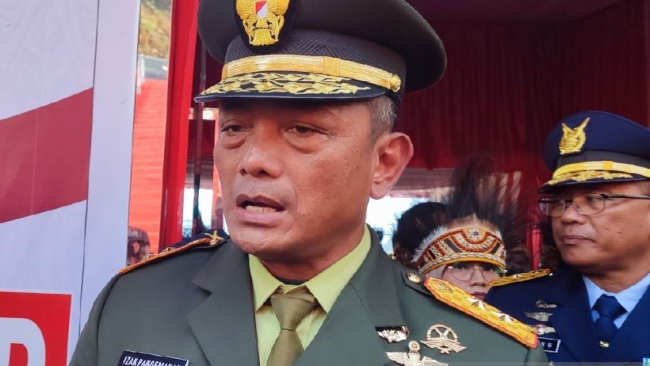 Pangdam XVII/Cenderawasih Mayjen TNI Izak Pangemanan. ANTARA/Evarukdijati