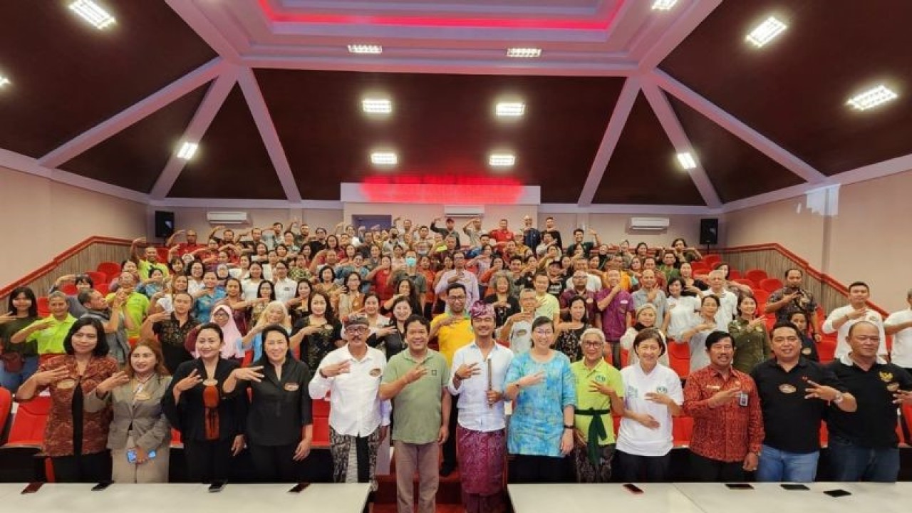 Para peserta seminar dan pelatihan Eco Enzyme Selamatkan Bumi di Gianyar (ANTARA/HO-Humas Pemkab Bangli, Bali)