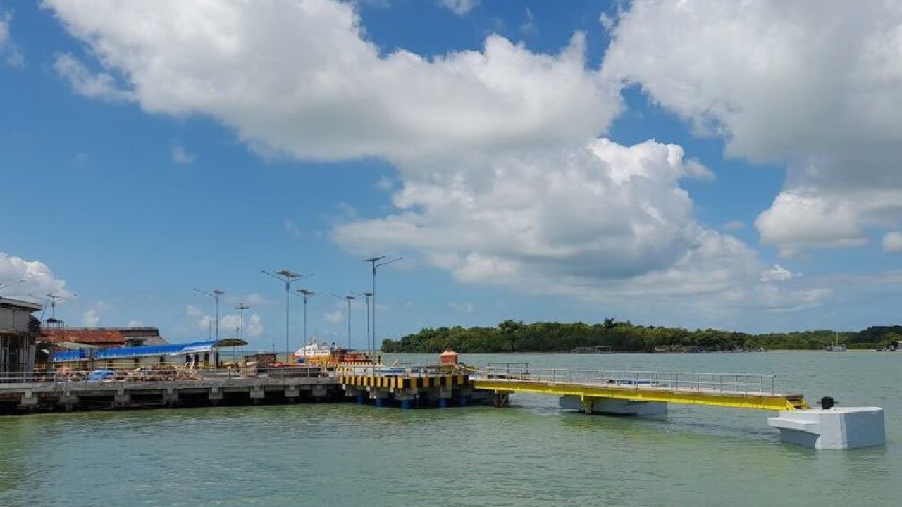 Salah satu pelabuhan di Kepulauan Sumenep yang telah selesai dibangun Pemkab Sumenep tiga tahun lalu dan kini telah beroperasi. (ANTARA/HO-Pemkab Sumenep)