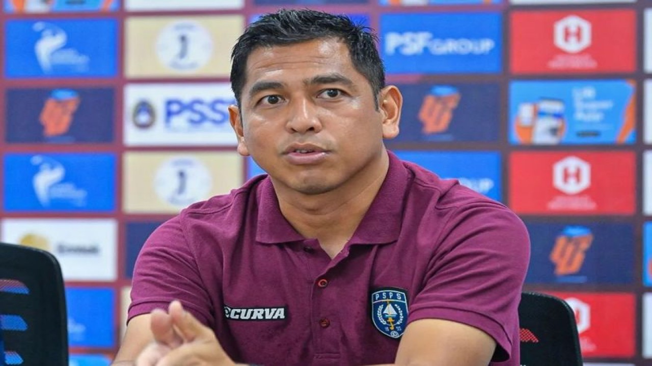 Pelatih PSPS Riau Jan Saragih. (HO-PSPS Riau/Instagram @pspariau)