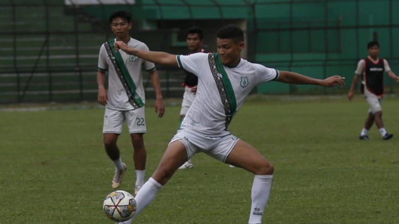 Pemain PSMS saat menggelar latihan (ANTARA/Juraidi)