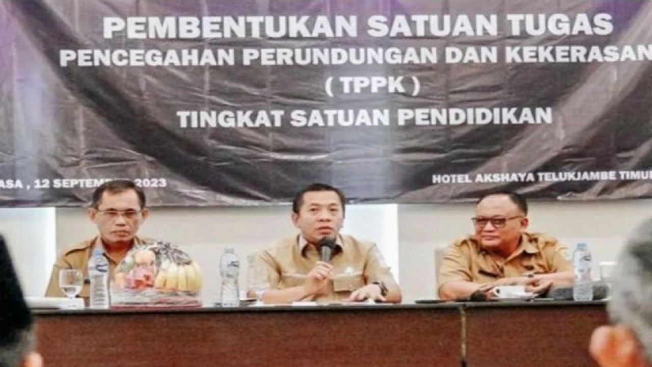 Wakil Bupati Karawang, Jabar, Aep Syaepuloh saat pembentukan satgas pencegahan perundungan dan kekerasan (TPPK) di sekolah di Karawang, Rabu (13/9/2023). (FOTO ANTARA/HO-Pemkab Karawang)