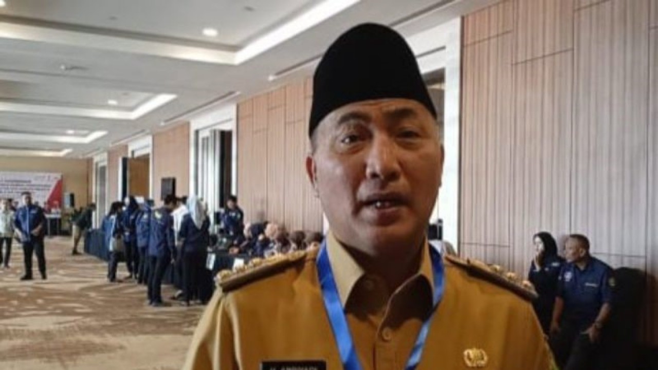PJ Bupati Musi Banyuasin Apriyadi Mahmud usai menghadiri acara rapat koordinasi Porkofimda Sumsel di Palembang, Kamis (21/9/2023). (ANTARA/M Imam Pramana)