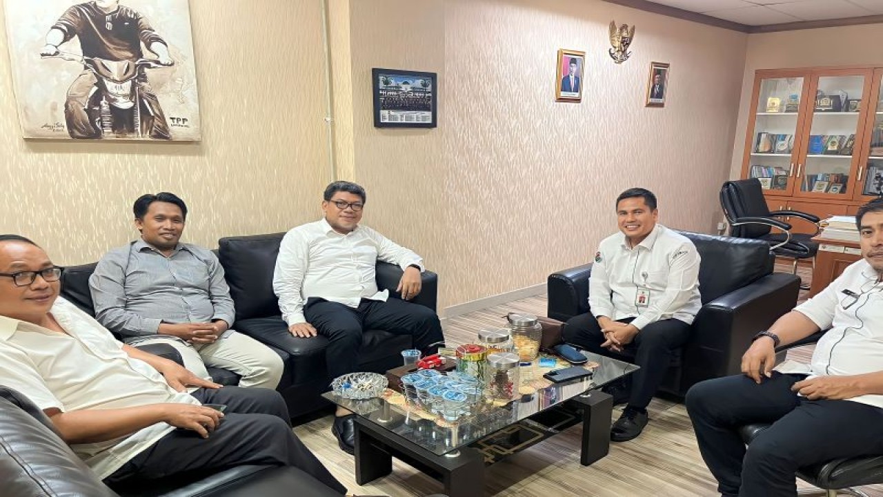 Pertemuan antara Tenaga Ahli Gubernur Sulteng M Ridha Saleh dengan Dirjen PDT dan Direktur Pedesaan Kemendes-PDTT, di Jakarta. (ANTARA/HO-Biro Administrasi Pimpinan Setda Pemprov Sulteng)